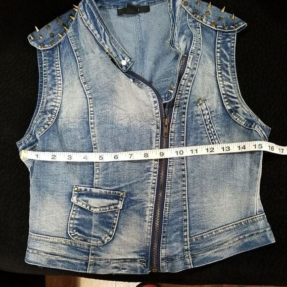 š¤5/$20š¤āFOREVERĀ 21..āspikedājeanāvest.. - Picture 9 of 10